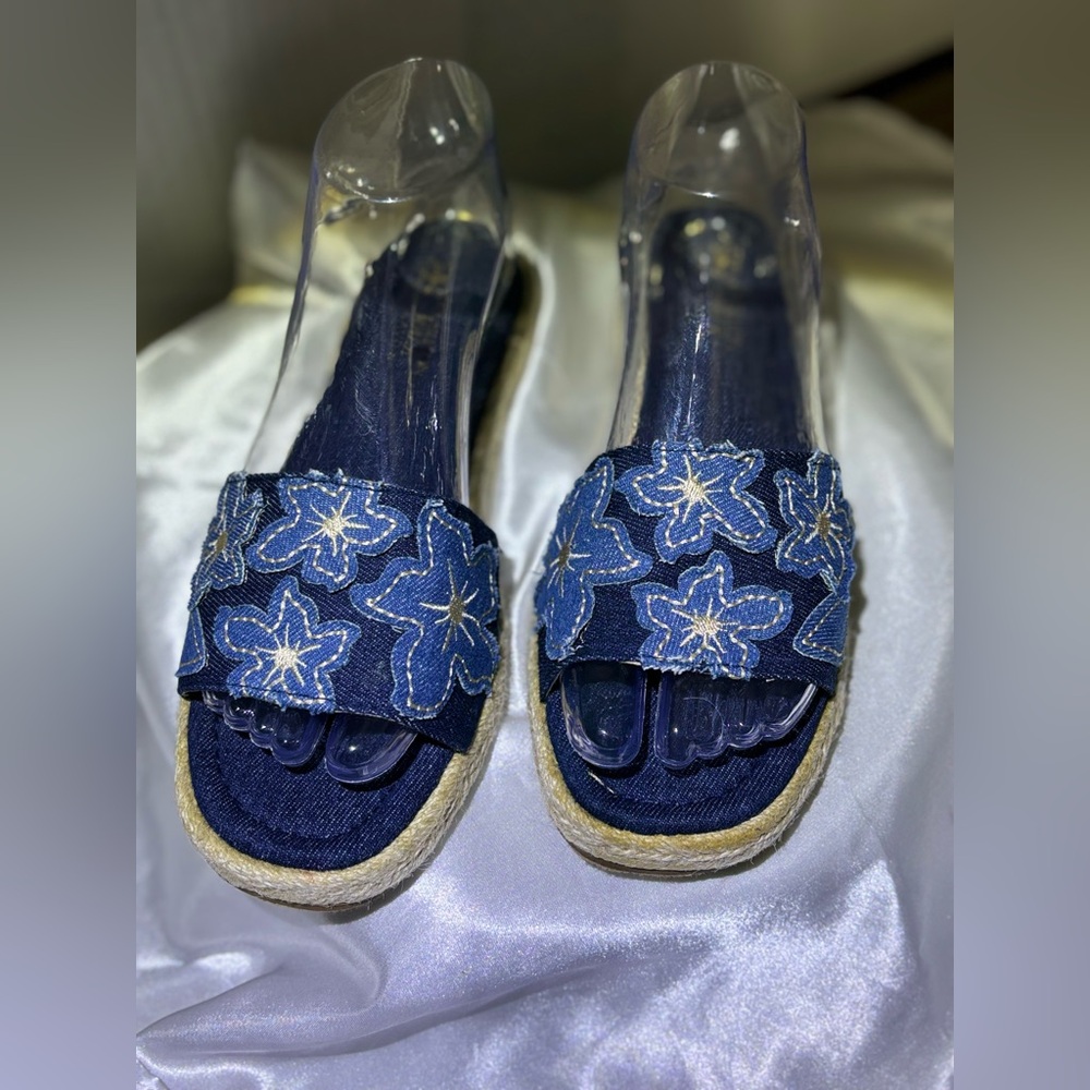 Cushion walk by Avon size 7 slip on mules or slides in denim blue